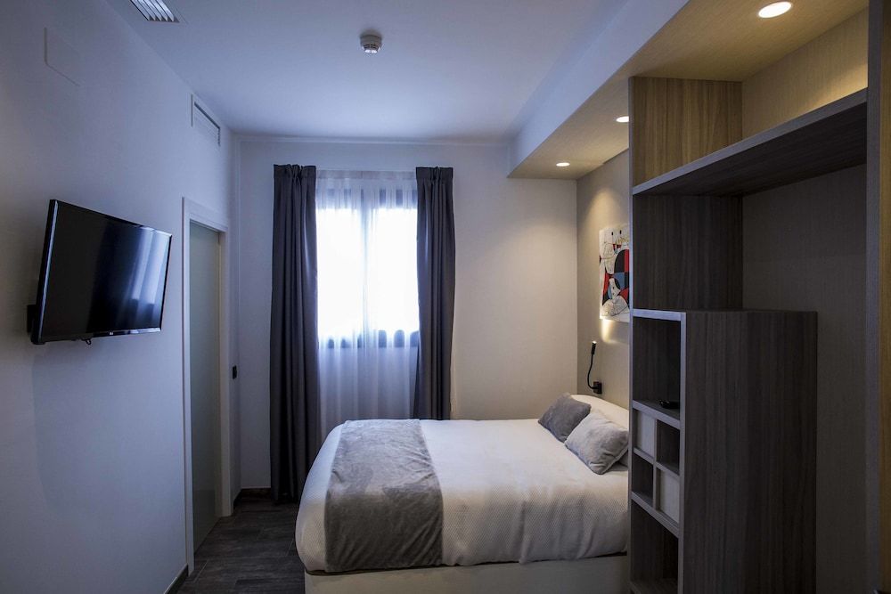 Hostal Sevilla Santa Justa Double Room, Private Bathroom 24