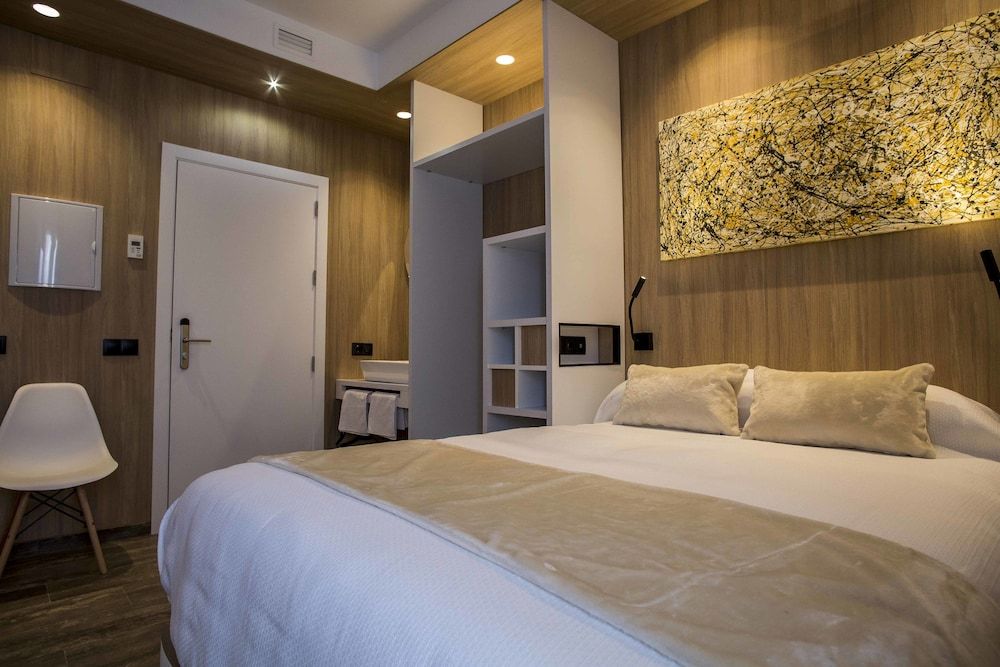 Hostal Sevilla Santa Justa Double Room, Private Bathroom 5