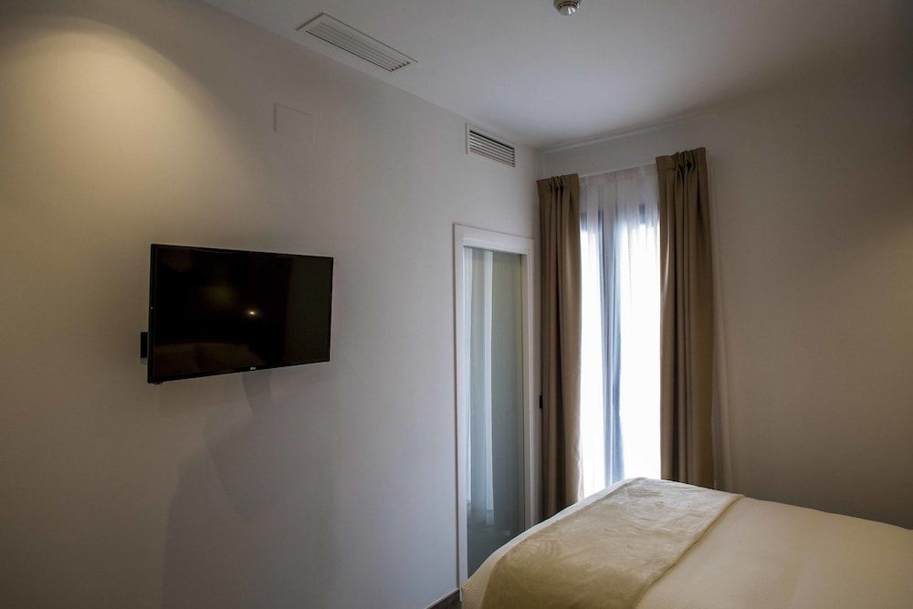 Hostal Sevilla Santa Justa Double Room, Private Bathroom 59