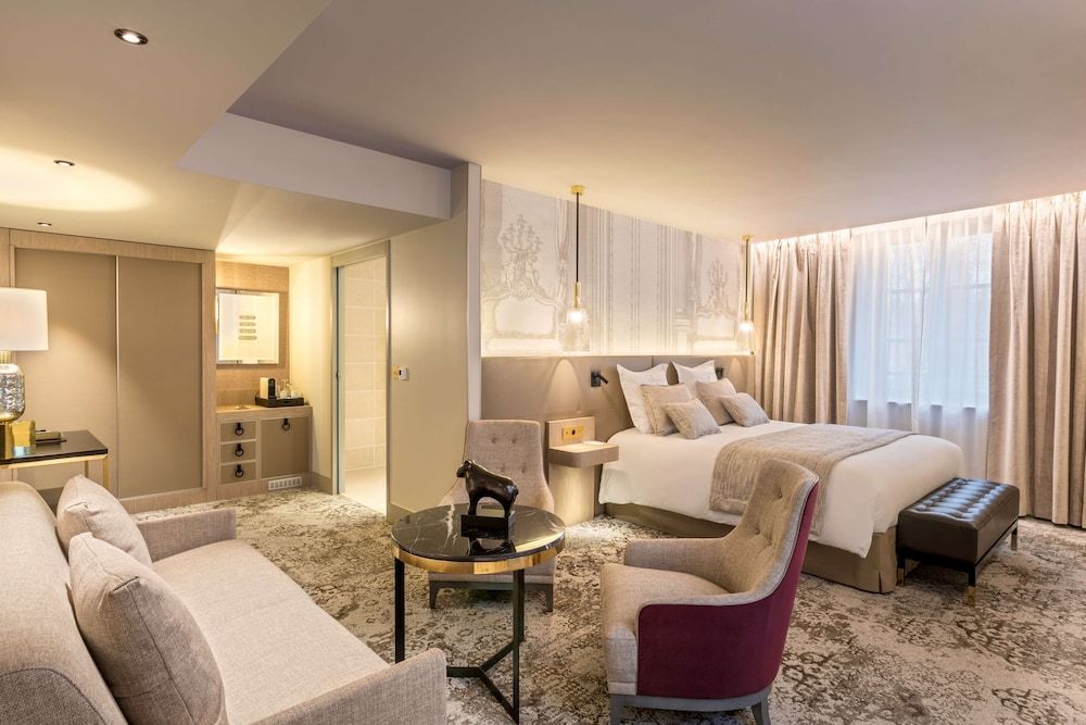 Family Room, 1 King Bed, Non Smoking (Twin bed on request;with Sofabed)
