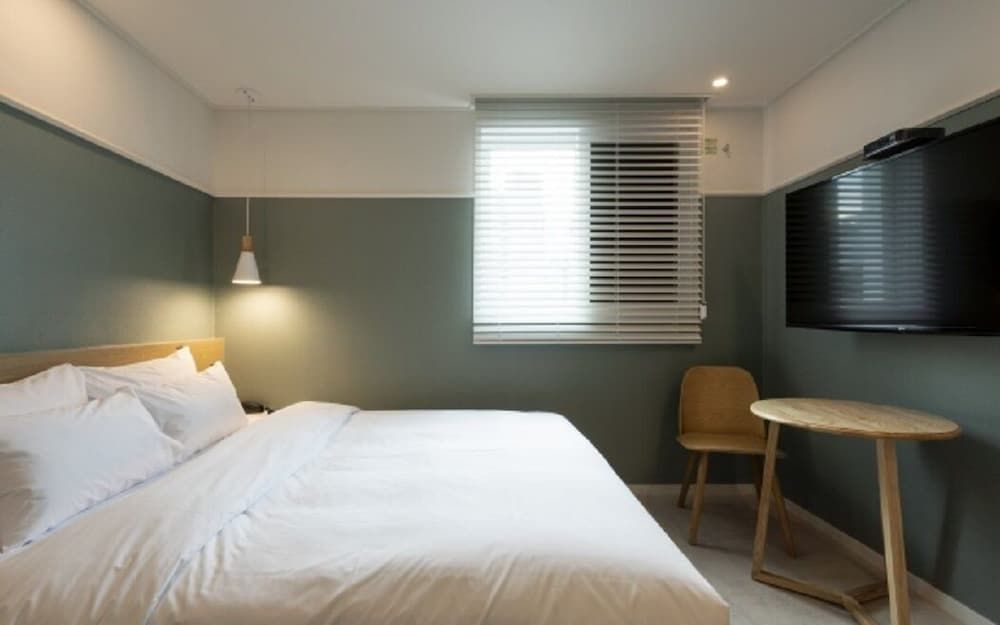 Hotel Yaja Gwangalli Deluxe Room 8