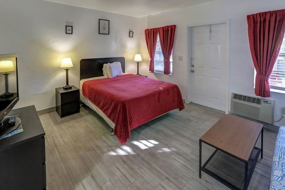 Standard Studio, 1 Queen Bed