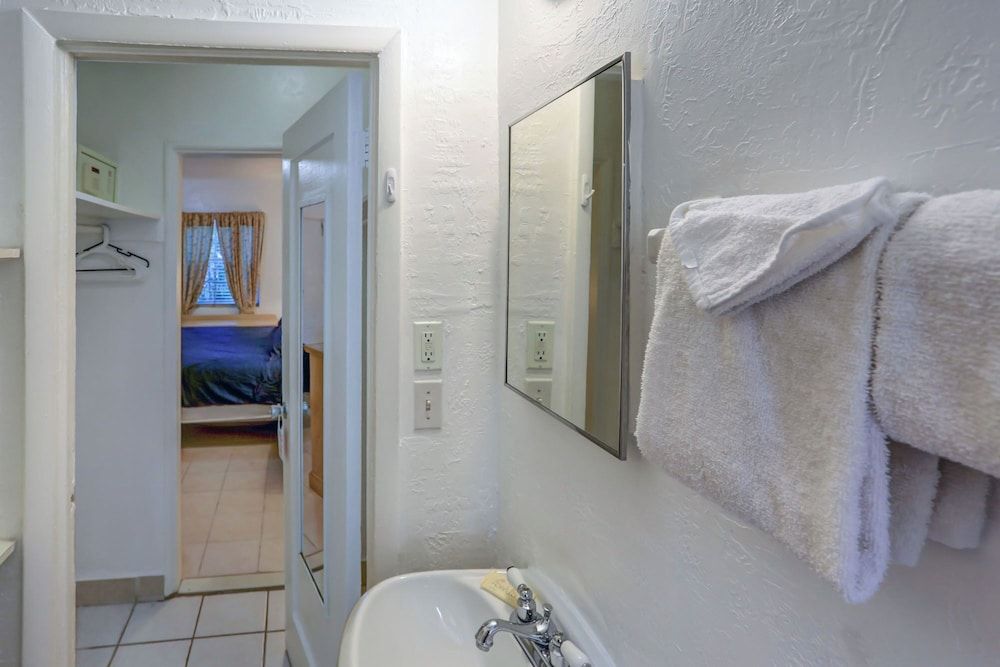 Richard's Motel Extended Stay Standard Room, 1 Queen Bed 9