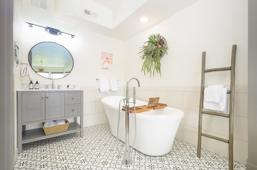 The Setting Inn Willamette Valley Room Six 7