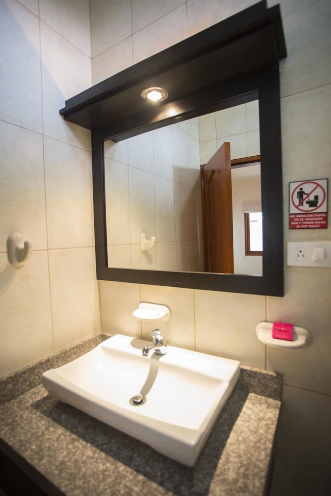 Hotel La Laguna Galapagos Room, 1 King Bed 9