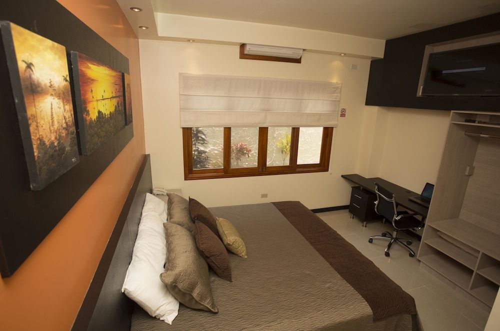 Hotel La Laguna Galapagos Room, 1 King Bed 3