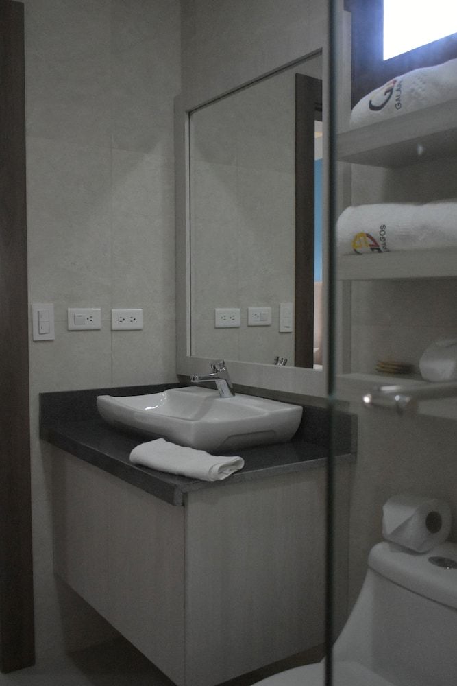 Hotel La Laguna Galapagos Superior Room, 1 King Bed, Lake View 12