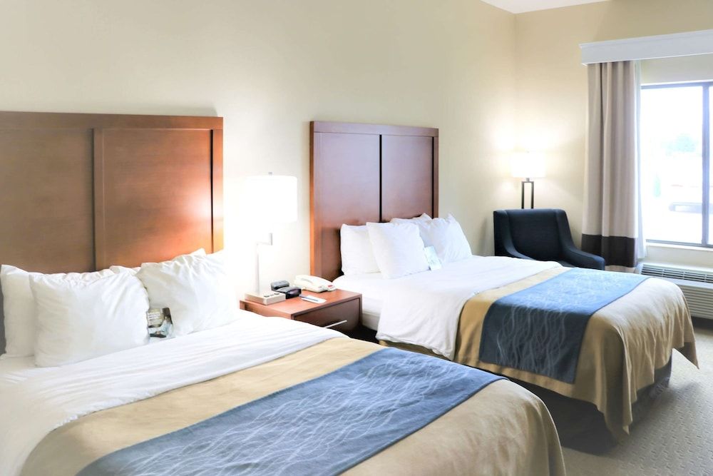 Comfort Inn & Suites Sikeston I-55 Room, 2 Queen Beds, Accessible, Non Smoking 3