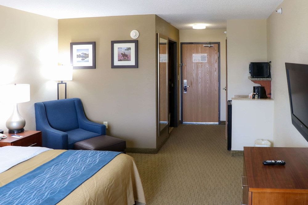 Comfort Inn & Suites Sikeston I-55 Room, 1 King Bed, Accessible, Non Smoking 2