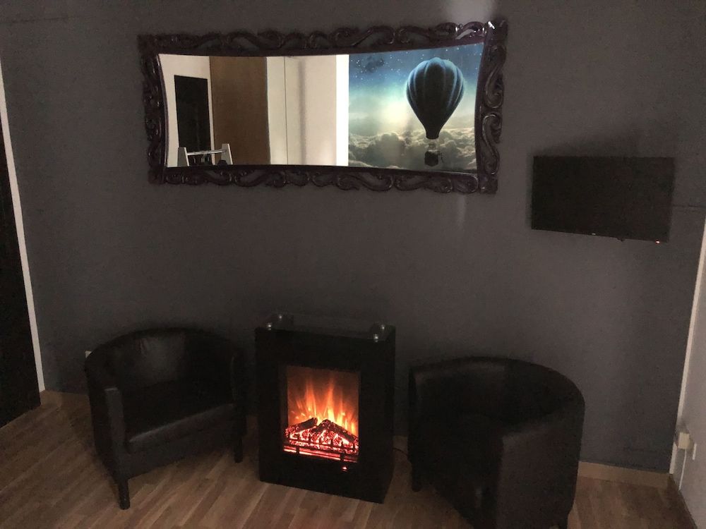 Flats Friends Plaza de la Reina Superior Double Room, 1 Queen Bed, City View 8