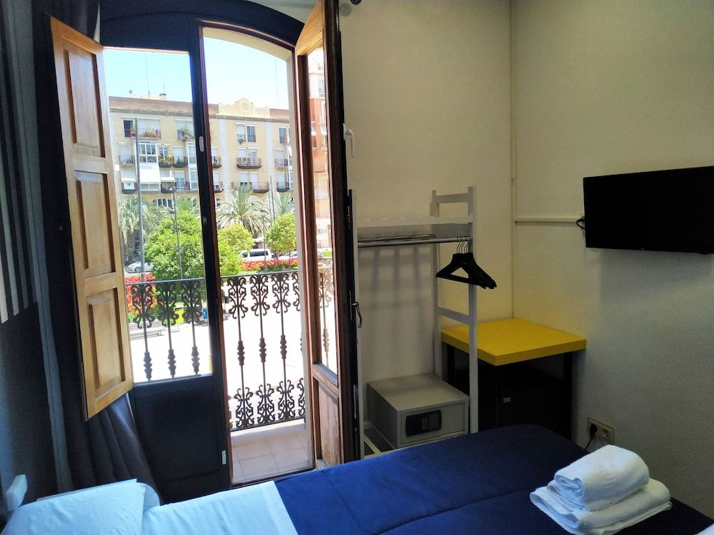 undefined Flats Friends Plaza de la Reina 5