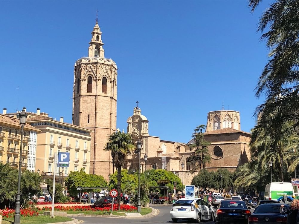 undefined Flats Friends Plaza de la Reina 8