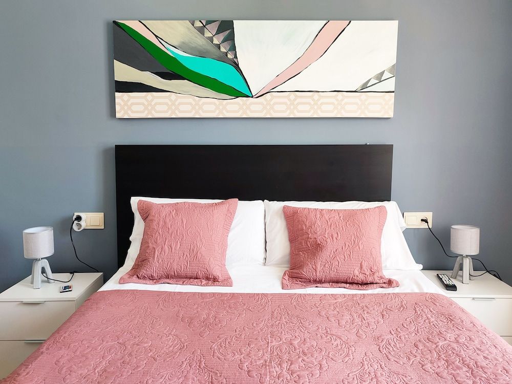 undefined Flats Friends Plaza de la Reina 9