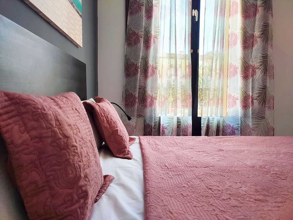 undefined Flats Friends Plaza de la Reina 10