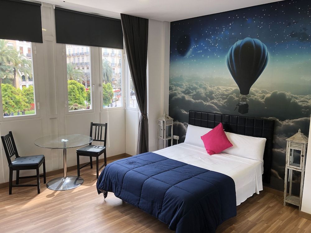 undefined Flats Friends Plaza de la Reina 4