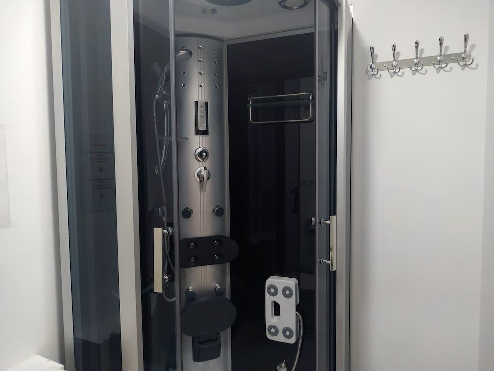 Flats Friends Plaza de la Reina Double Room, 1 Double Bed, City View 5