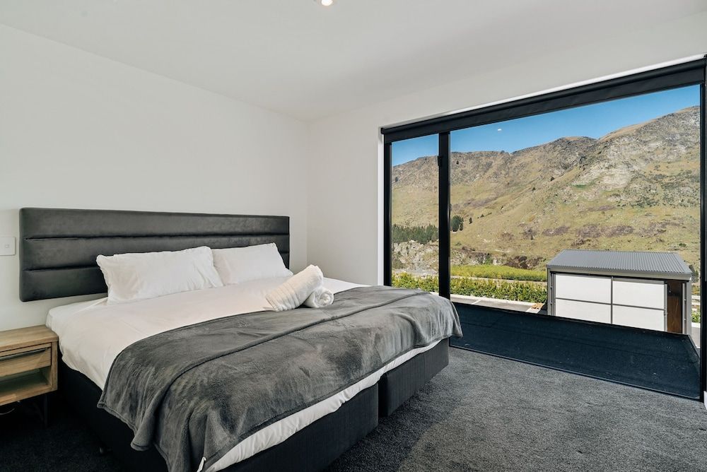 Apartment, 2 Bedrooms, River View, Mountainside