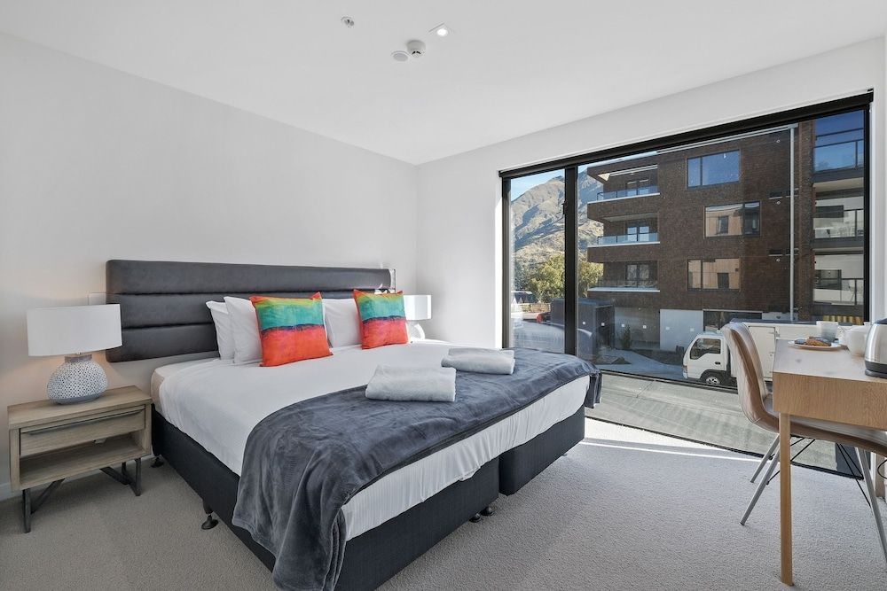 Superior Apartment, 2 Bedrooms, Mountain View, Mountainside
