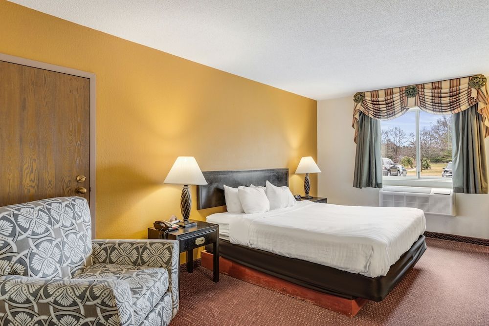 Suite, 1 King Bed, Non Smoking