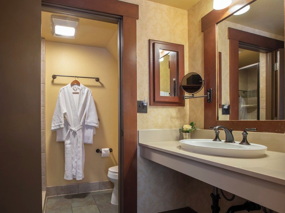 UCLA Lake Arrowhead Lodge Premium Chalet, 2 Bedrooms, 2 Bathrooms 4