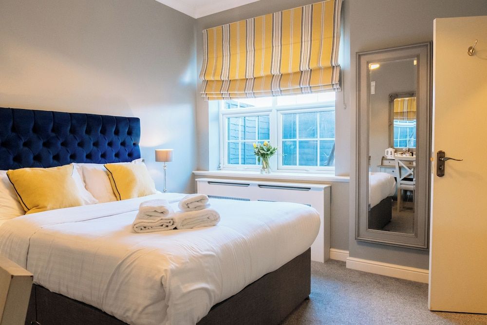 The Royal Oak Deluxe Double Room, 1 King Bed 13