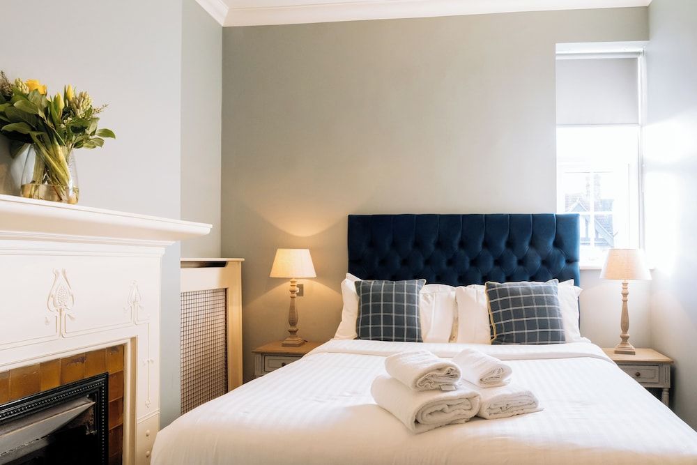 The Royal Oak Deluxe Double Room, 1 King Bed 7