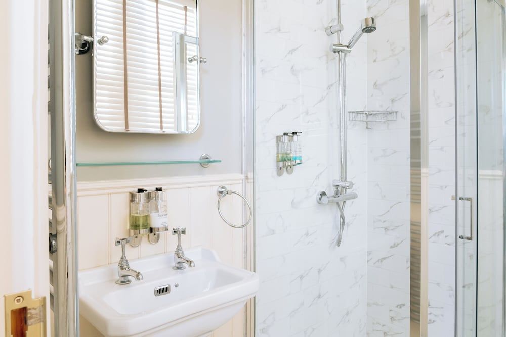 The Royal Oak Deluxe Double Room, 1 King Bed 107