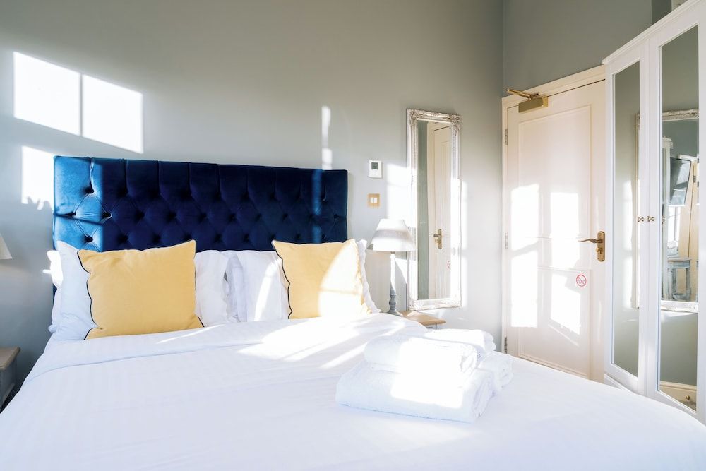 The Royal Oak Deluxe Double Room, 1 King Bed 60