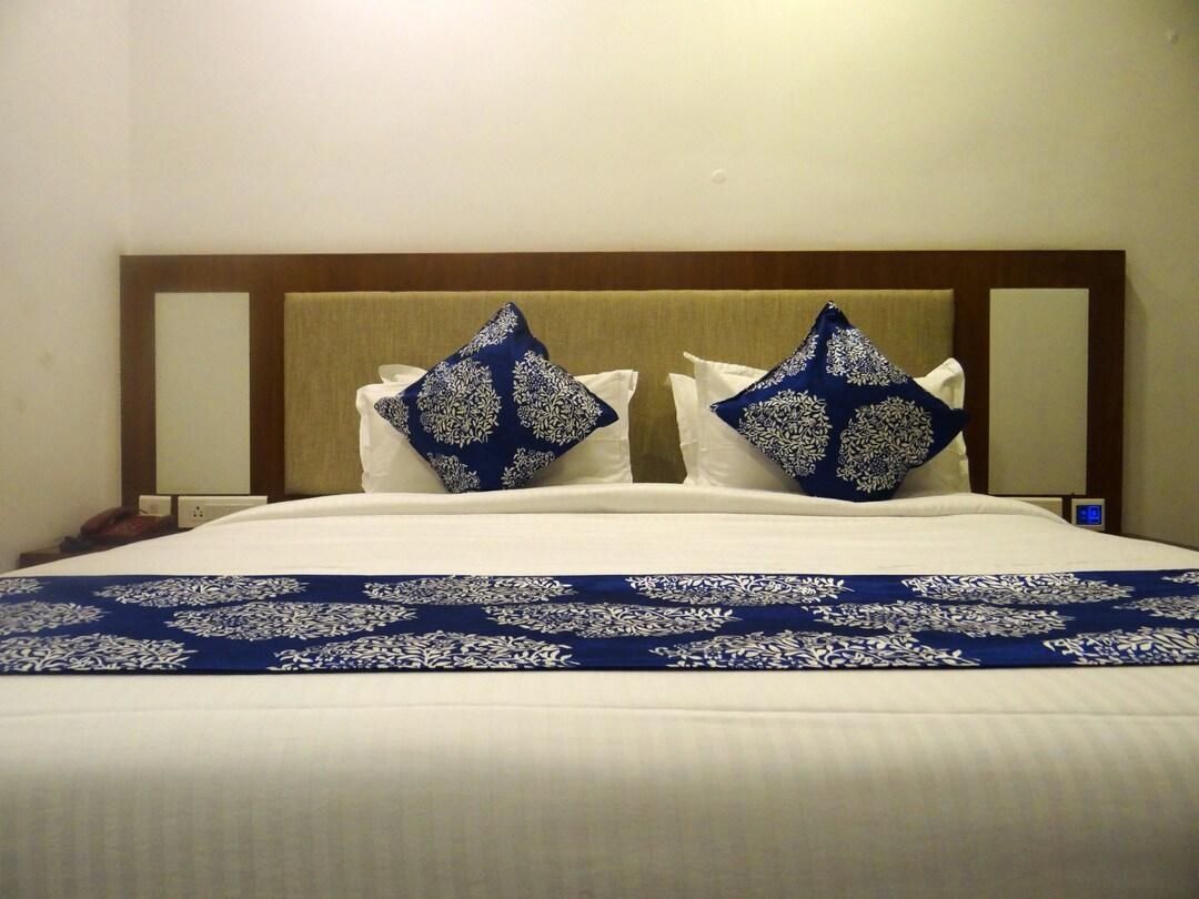 Gopika Regency Deluxe AC Room 4