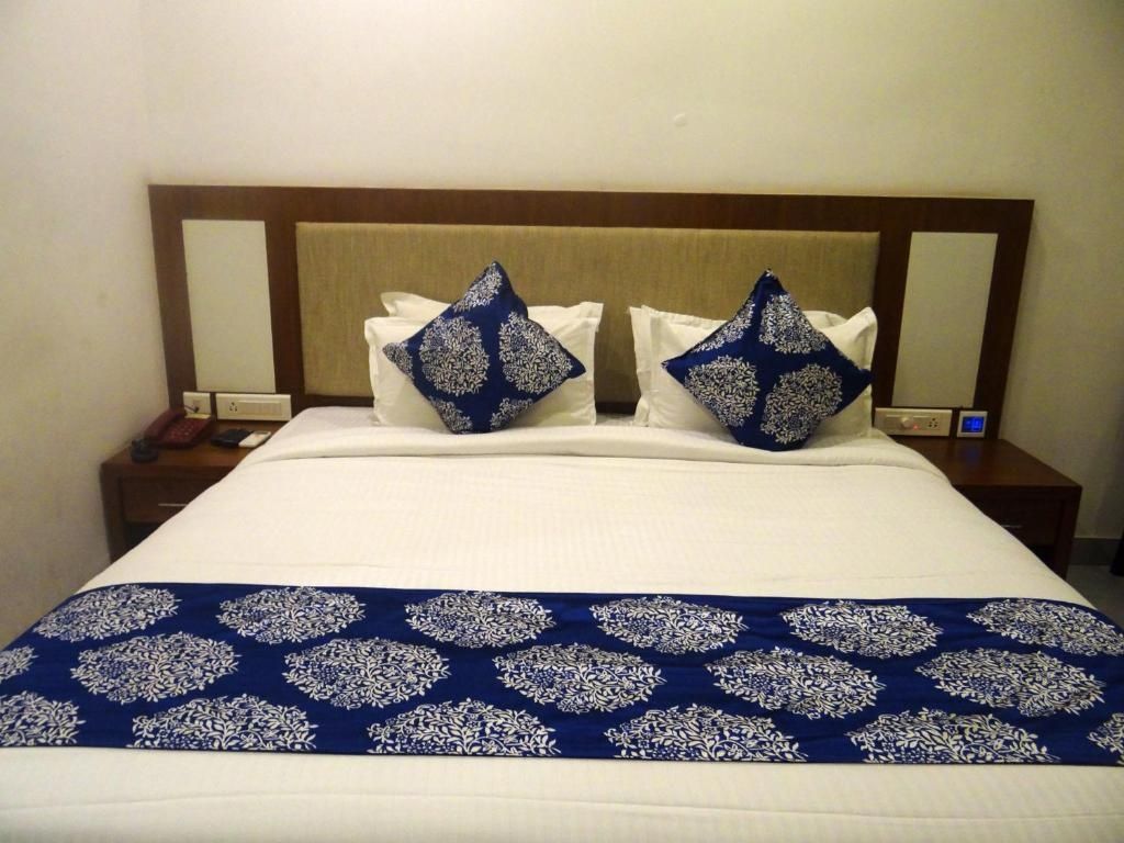 Gopika Regency Deluxe AC Room 2
