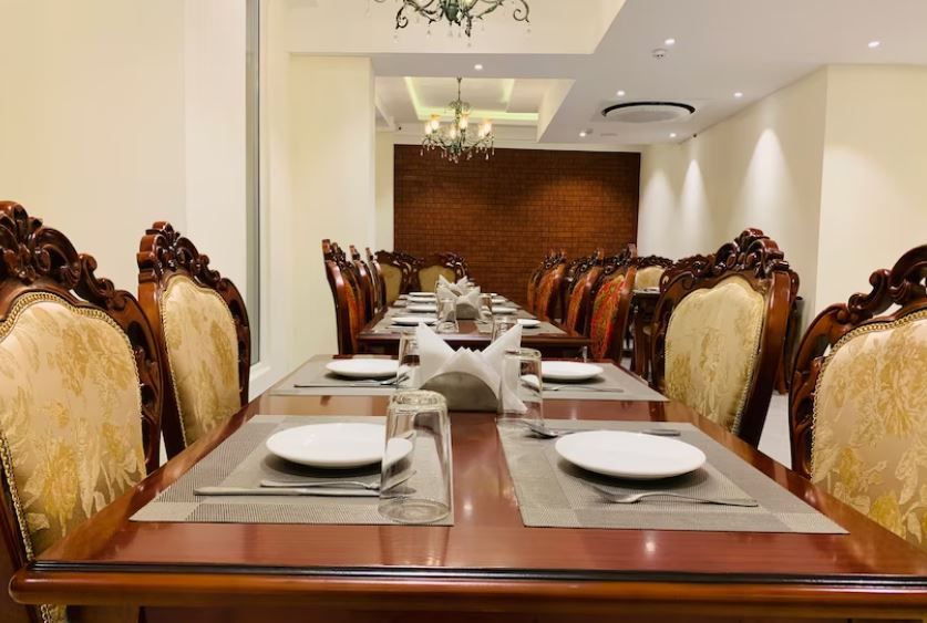 Food & Dining