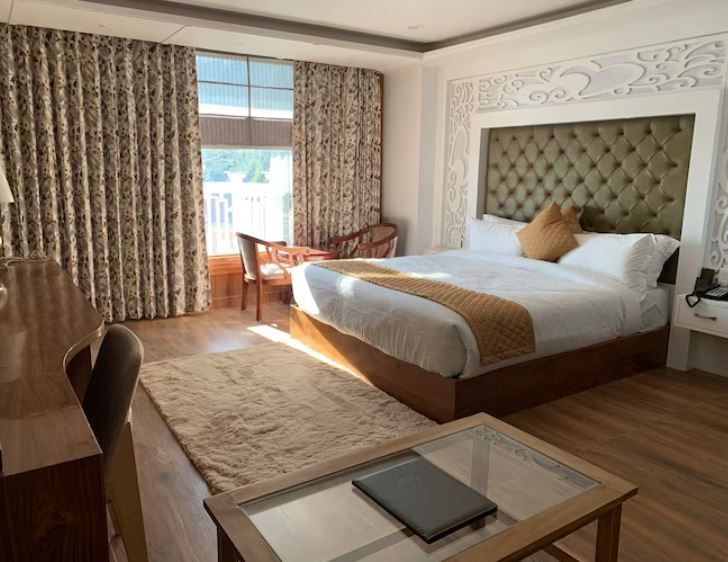 Piyush Residency - Narkanda Super Deluxe Room with Valley View And Private Balcony - Centrally Heated 2