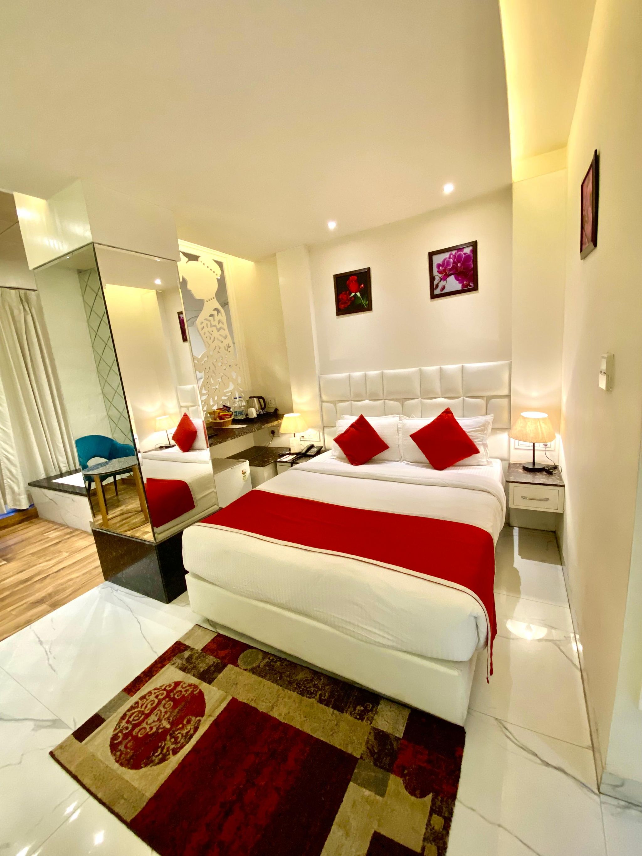 DELUXE ROOM WITH BATH TUB with SMART LED TV