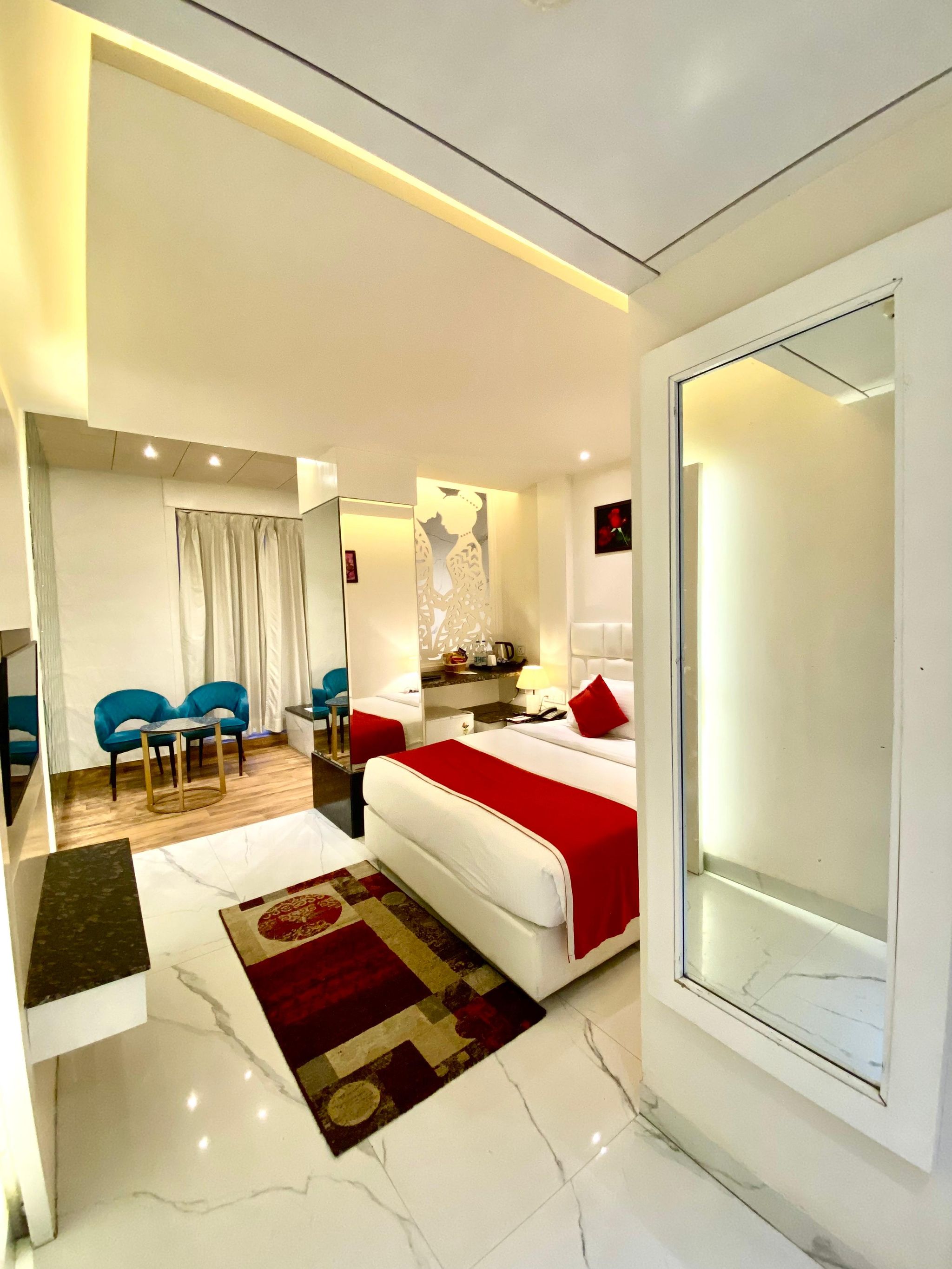 DELUXE ROOM WITH BATH TUB with SMART LED TV