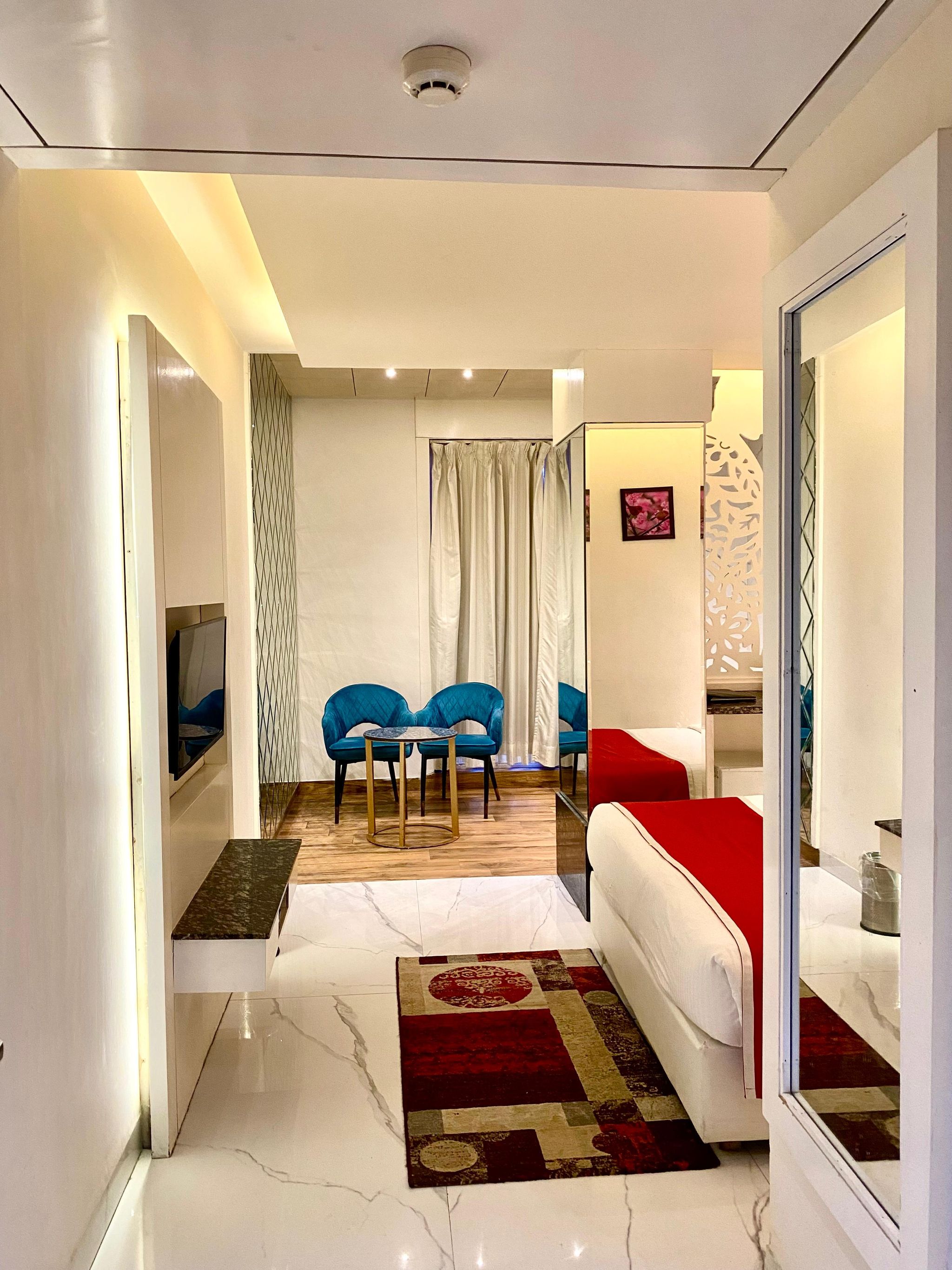 DELUXE ROOM WITH BATH TUB with SMART LED TV