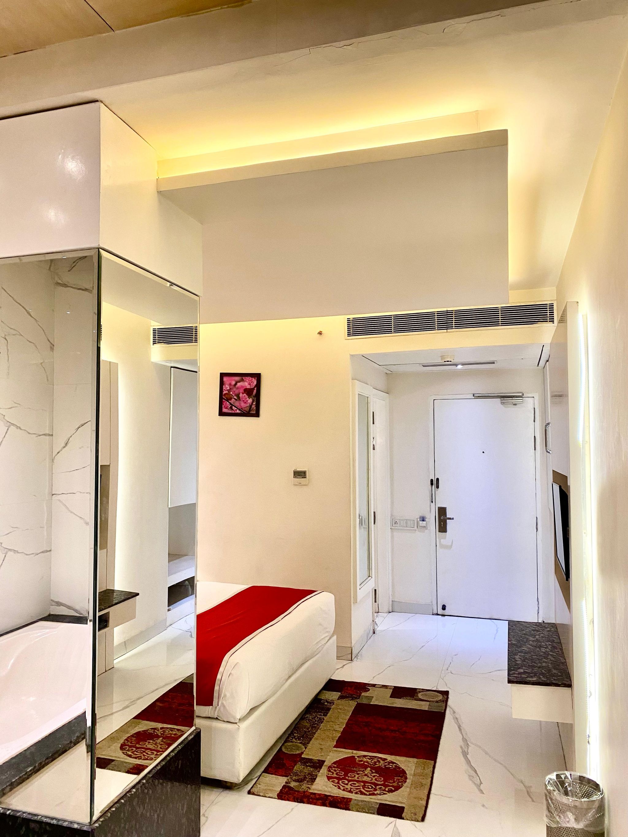 DELUXE ROOM WITH BATH TUB with SMART LED TV