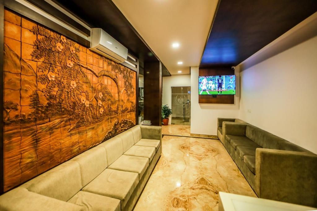 undefined Airport Avenue Plaza 3