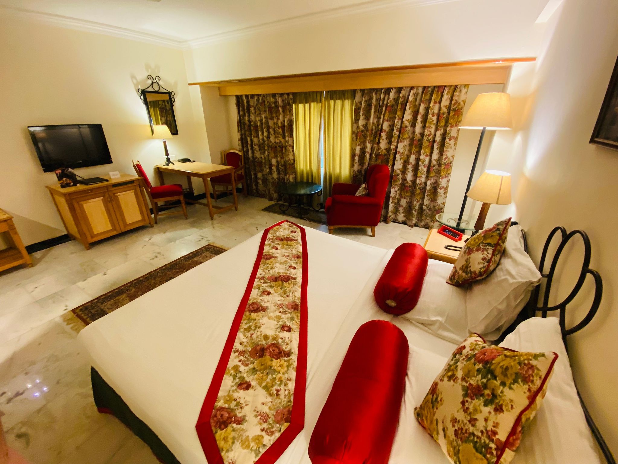 Super Deluxe with Bathtub