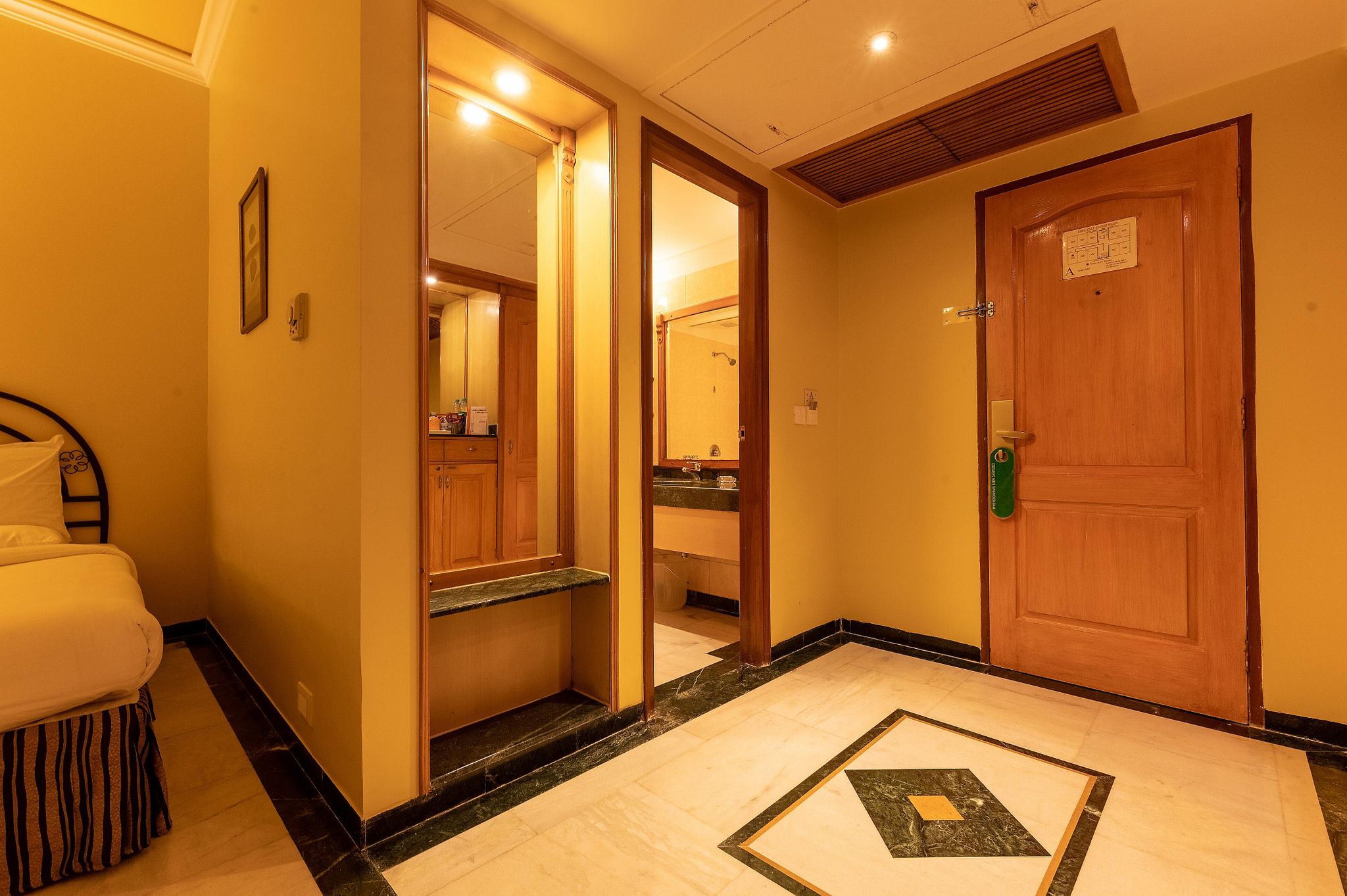 Super Deluxe with Bathtub