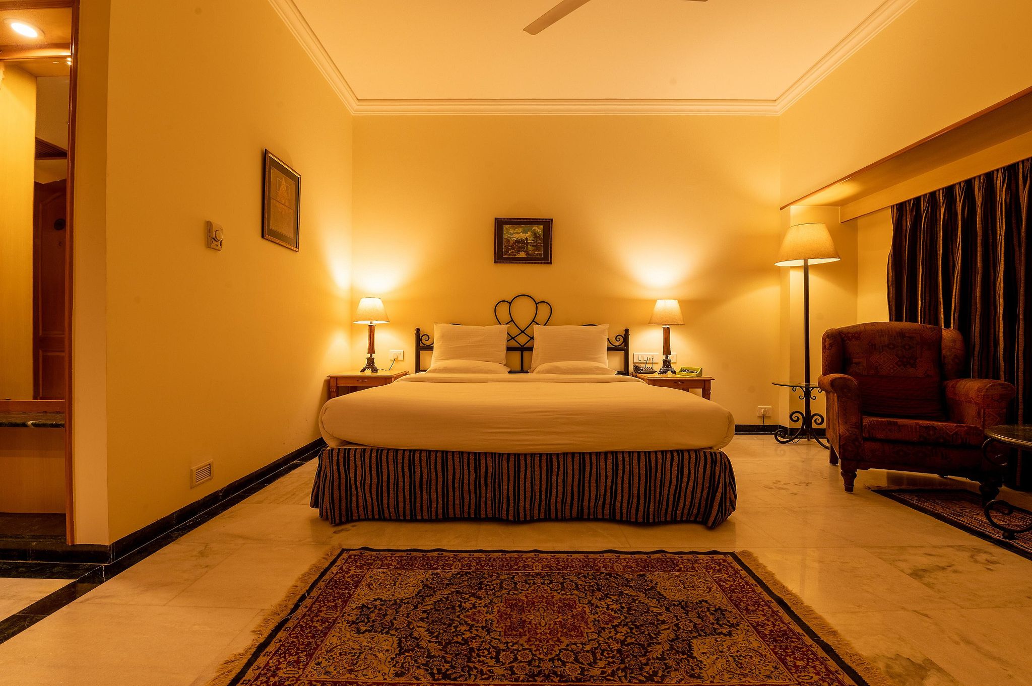 Super Deluxe with Bathtub