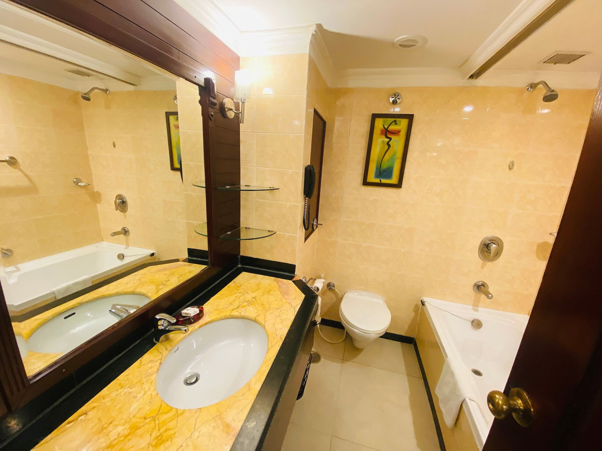 Super Deluxe with Bathtub