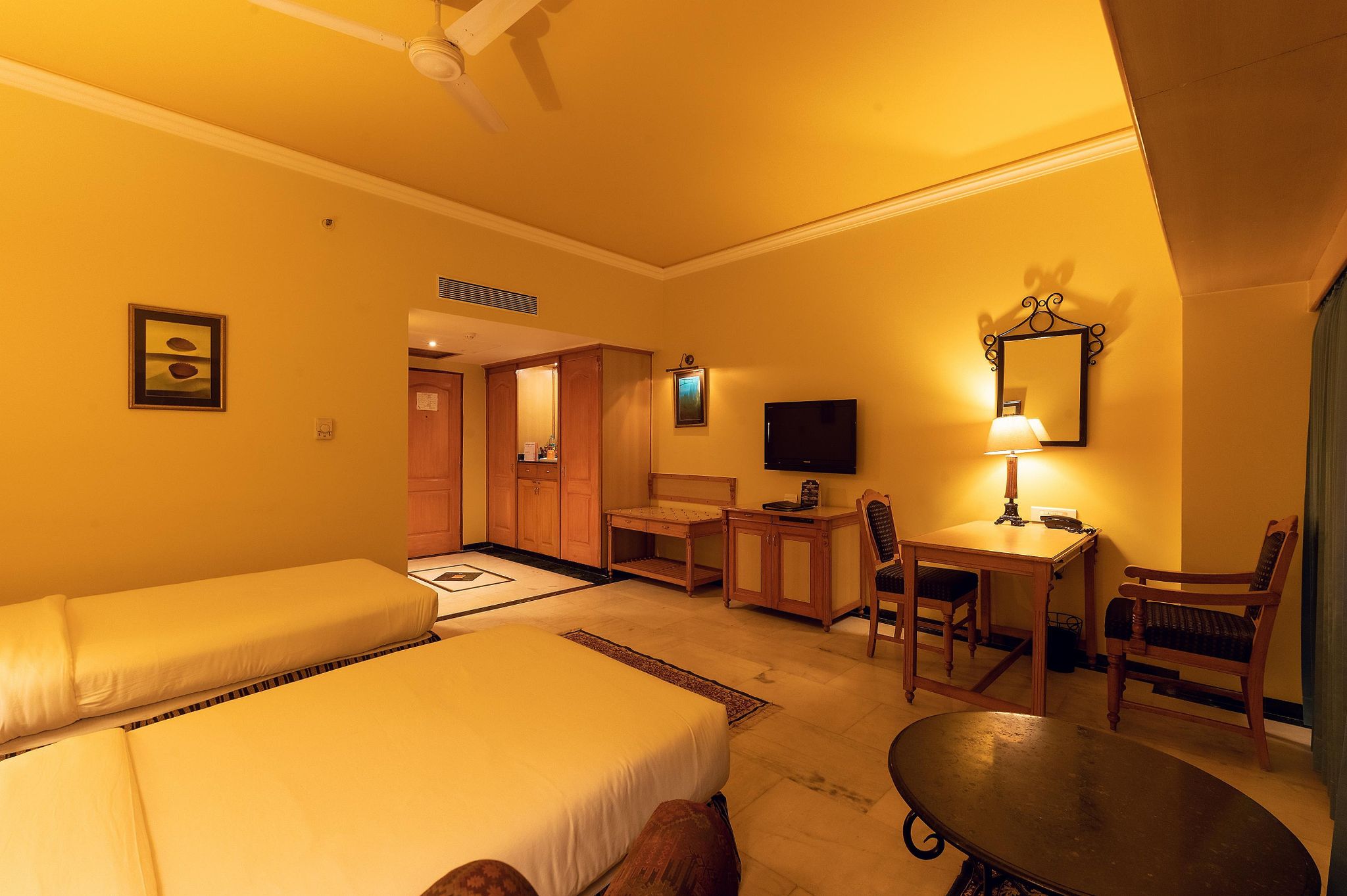 Super Deluxe with Bathtub