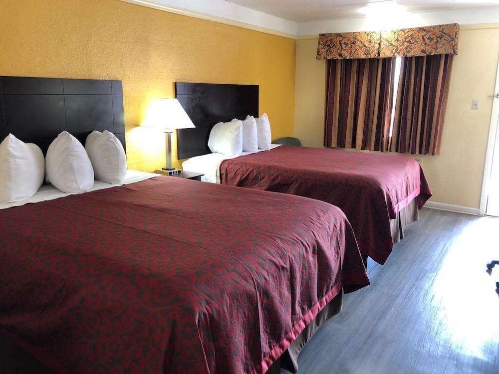 Room, 2 Queen Beds, Smoking