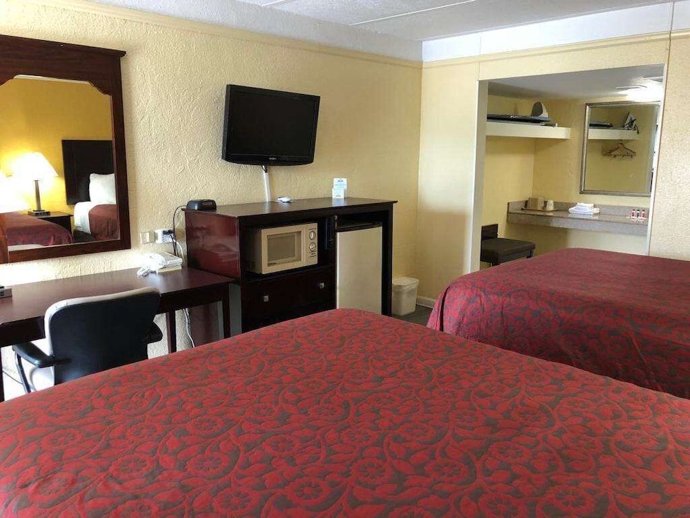 Room, 2 Queen Beds, Smoking