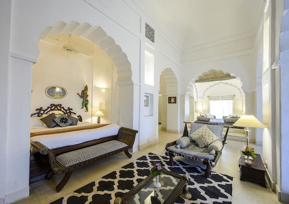Neemrana Fort Palace Heritage Royal Room 4