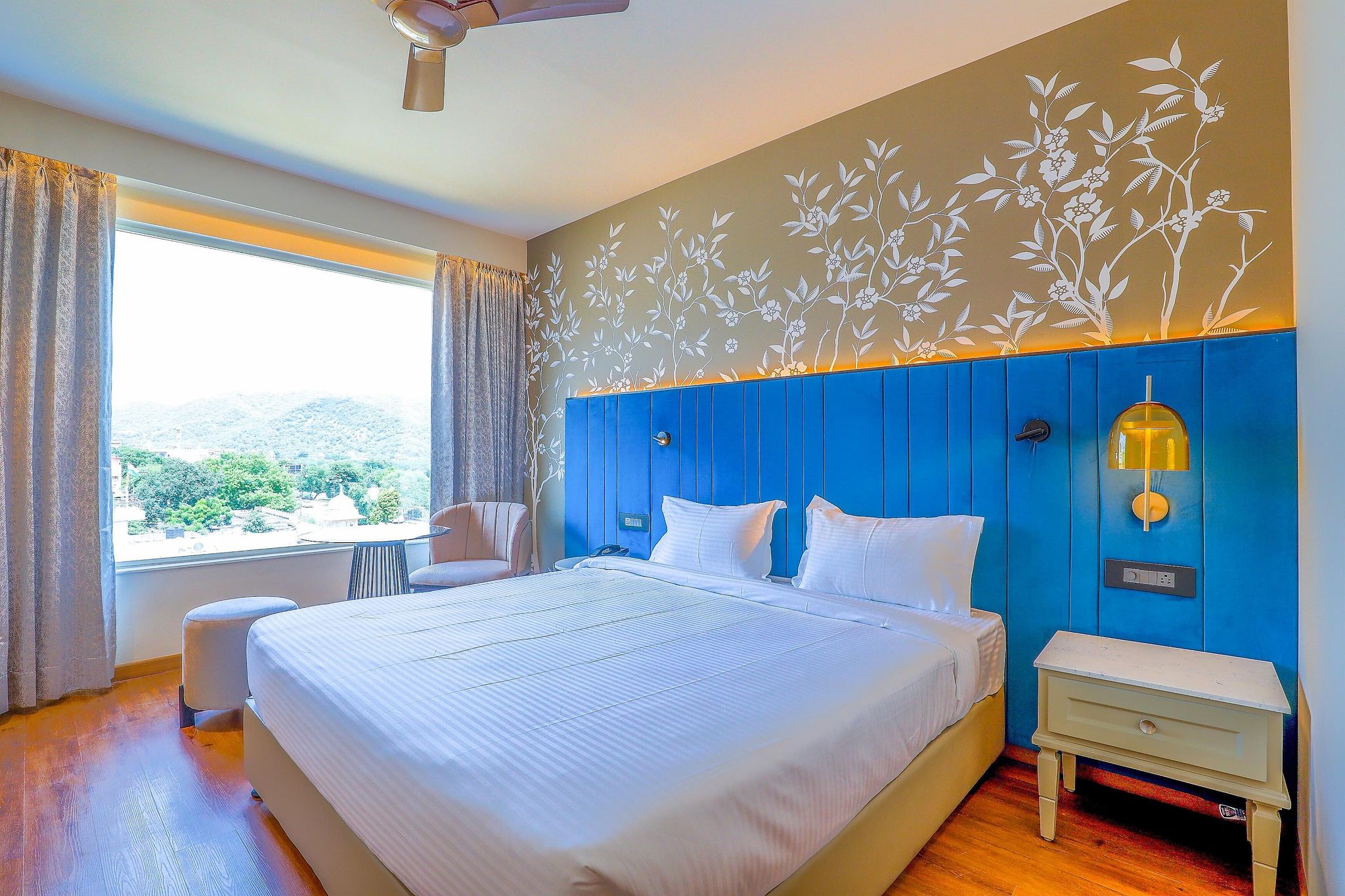 7 Apple Hotel Jal Mahal Deluxe Room 3