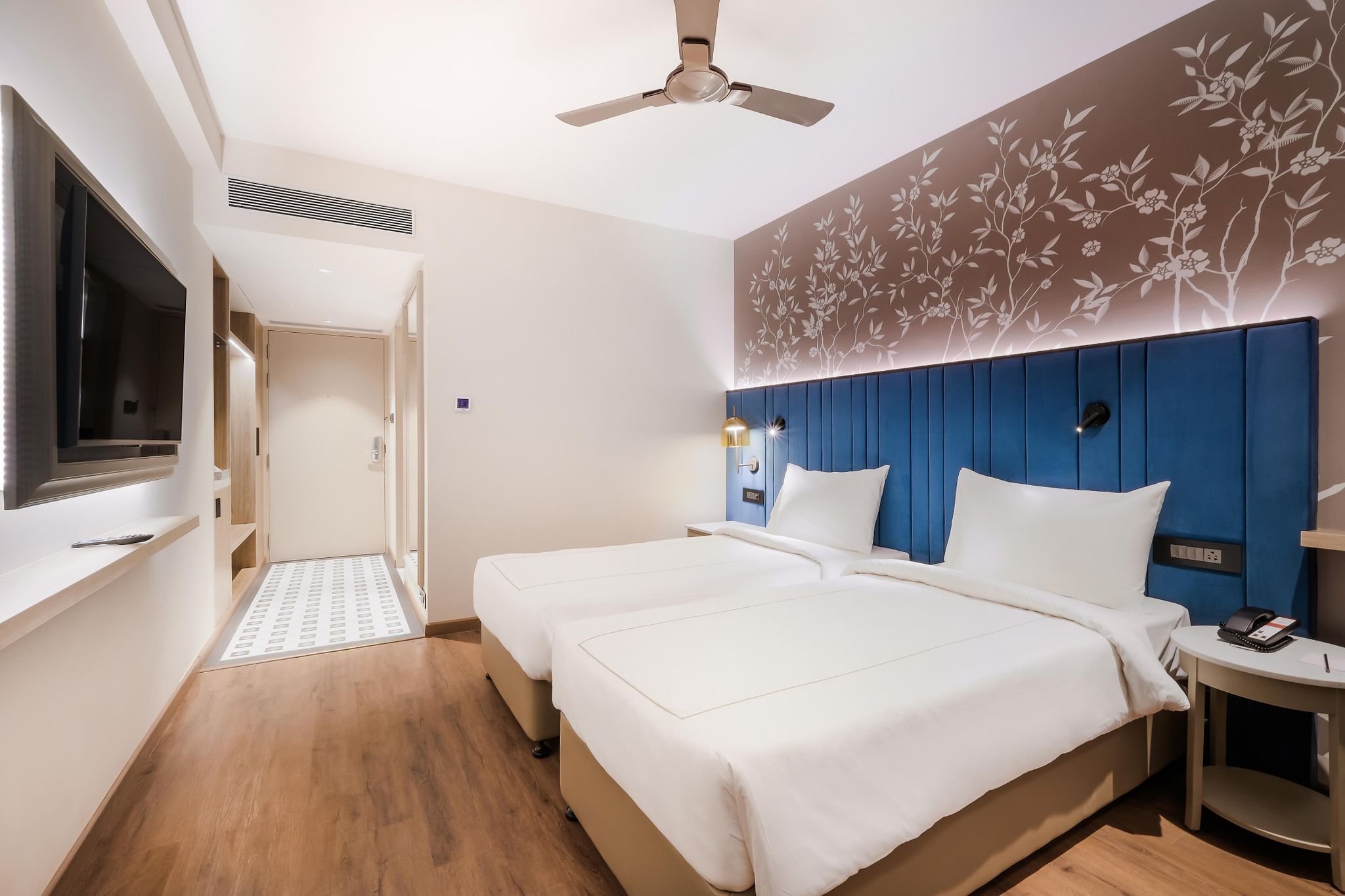 Deluxe Twin Bed Room