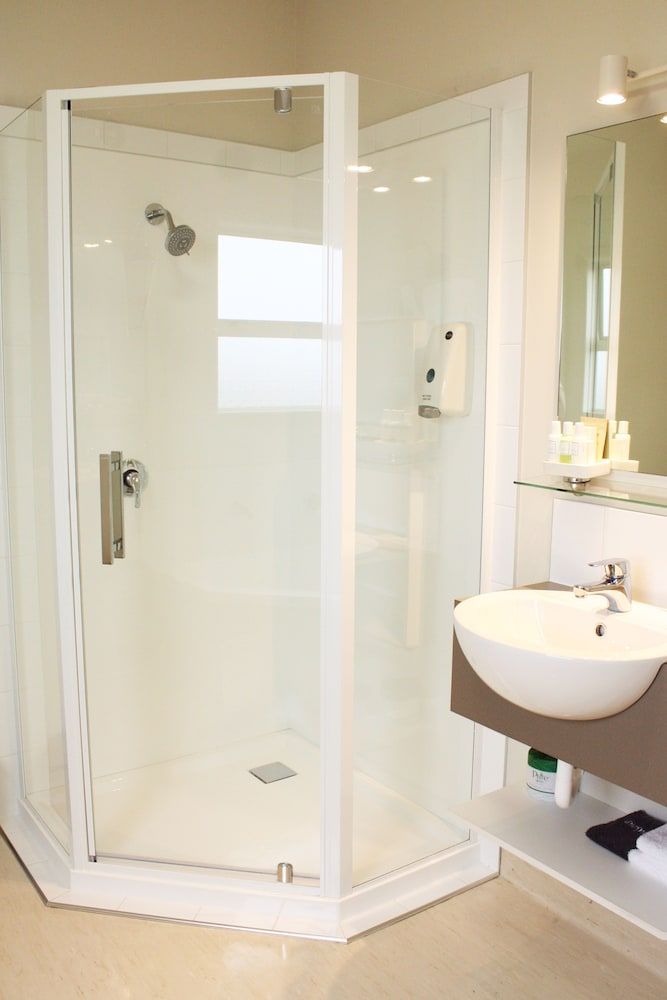 Hawera Central Motor Lodge Executive Apartment, 1 Bedroom, Non Smoking, Kitchen 8