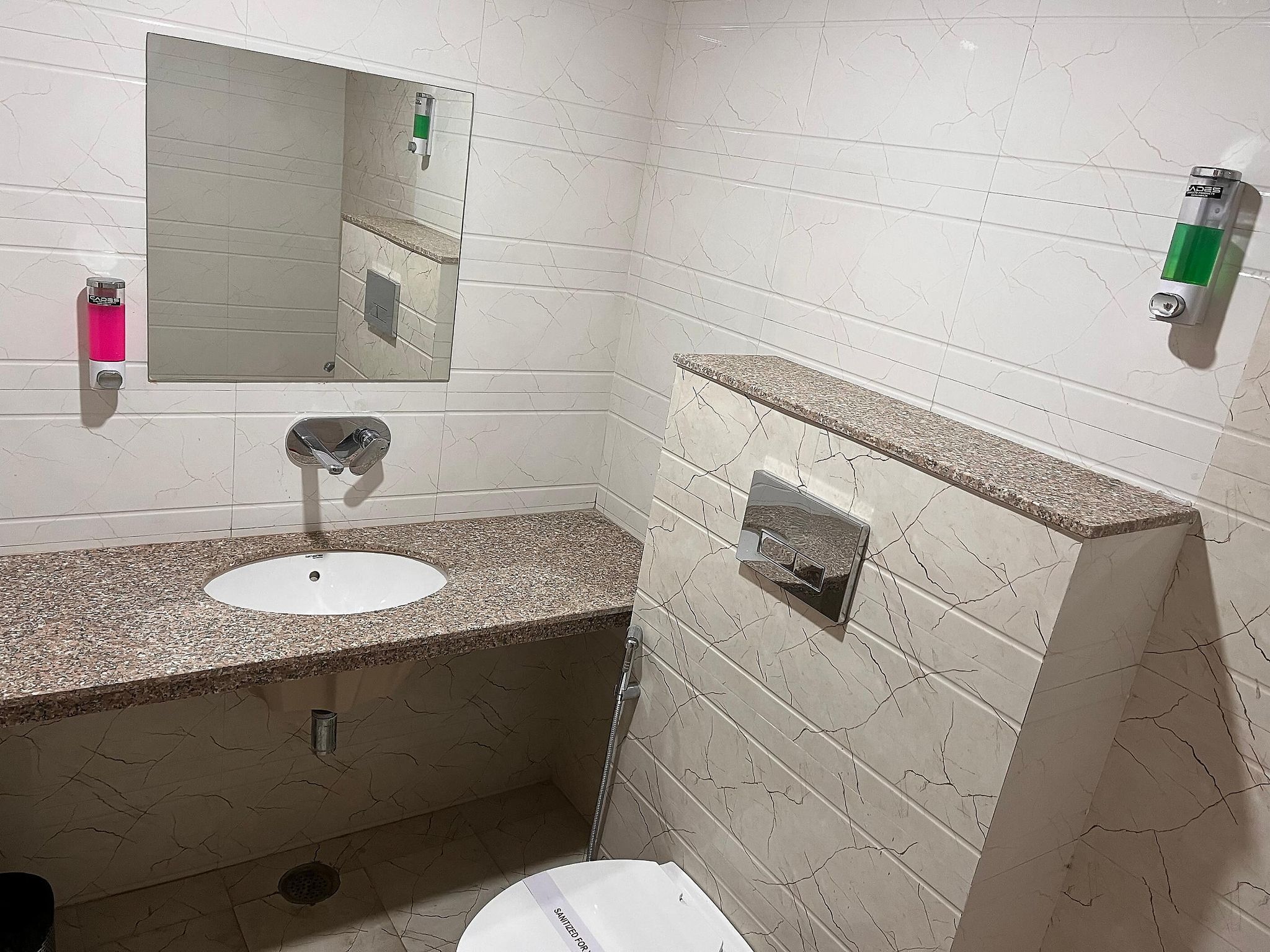 The Knights' Inn Deluxe Room 2