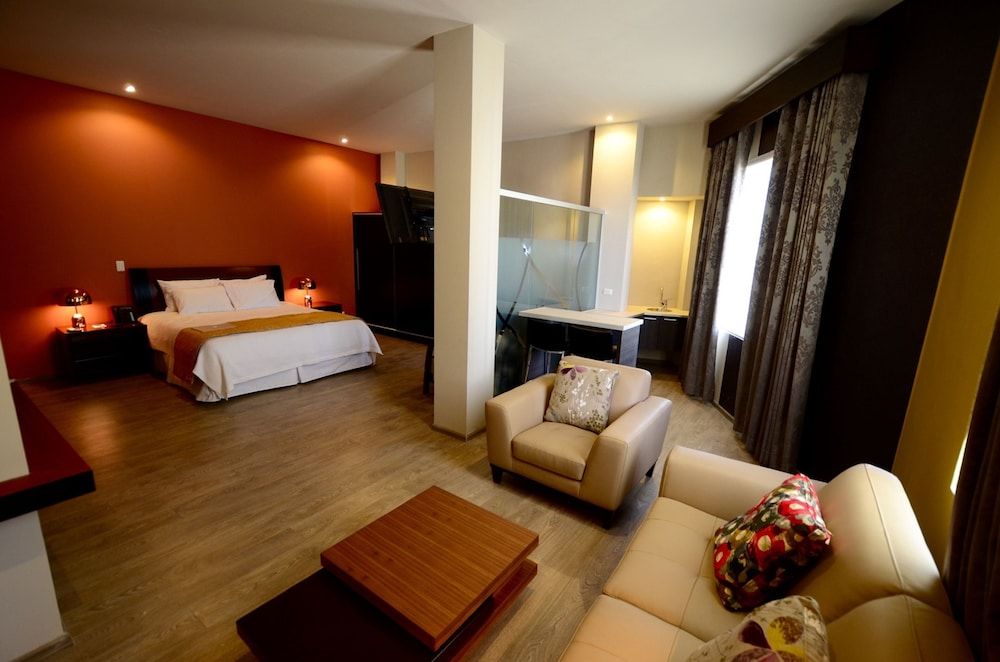 Business Studio Suite, City View